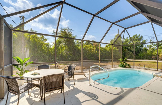 Pet-Friendly Port Charlotte Home w/ Pool & Lanai!