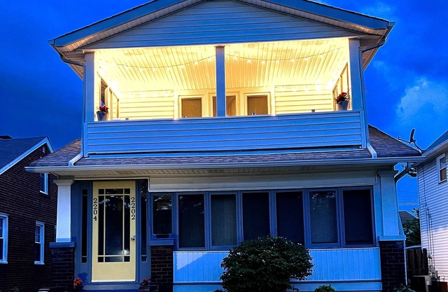 Pet friendly private apartment 10 minutes from downtown