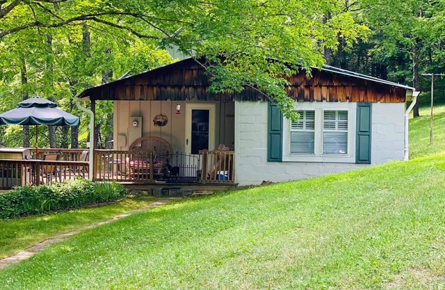 Pet-friendly, private, refuge. Monthly renters welcome. No extra fees.