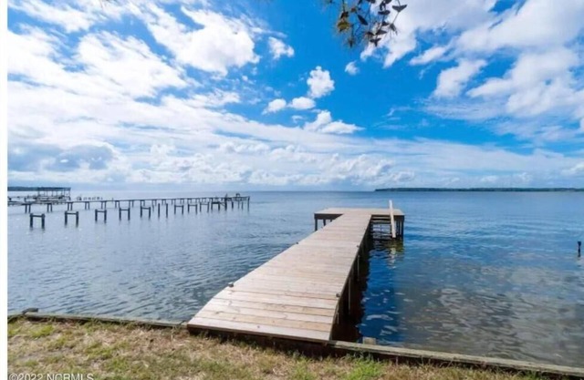 Pet Friendly, Private Waterfront Cottage