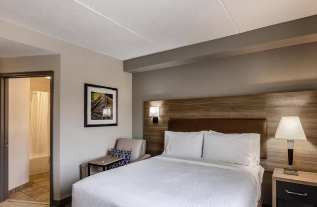 Pet-friendly Property! Three Relaxing Rooms, Steps to Sergeant Jasper State Park