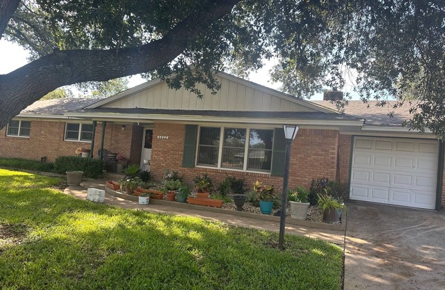 PET FRIENDLY QUIET NEIGHBORHOOD!