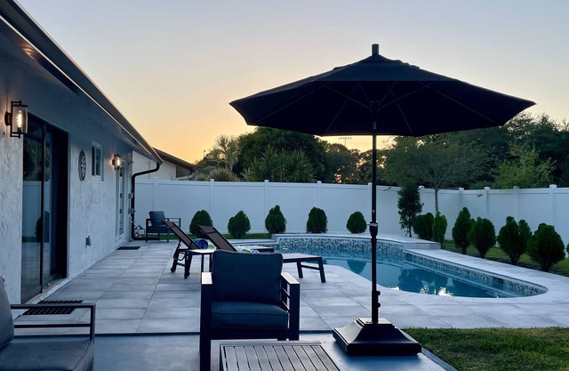 Pet friendly Royal Palm oasis with pool