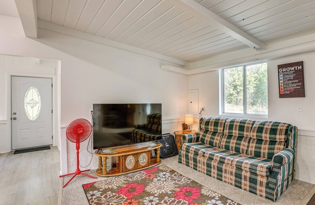 Pet-Friendly Retreat: Over 3 Acres in Baldwin!