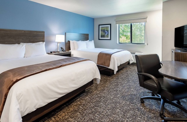Pet-Friendly Room with Kitchen Near Peninsula Park Rose Garden