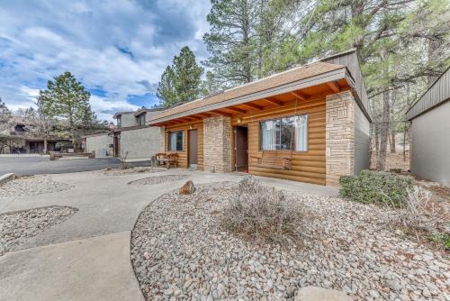 Pet-Friendly Ruidoso Studio about 5 Mi to Alto Lake!