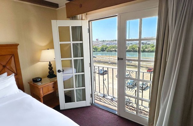 Pet-Friendly Stay w/Oceanfront Views & Colonial Architecture | Onsite Dining