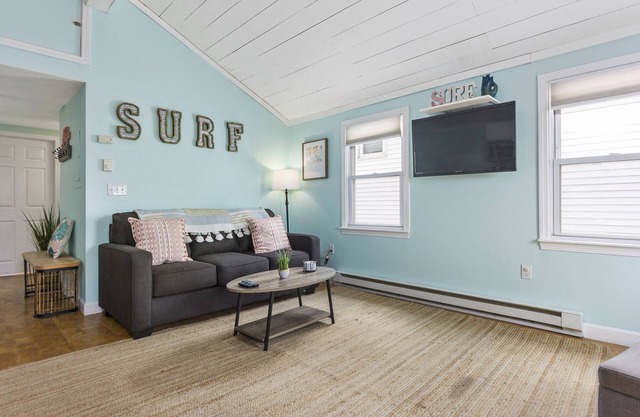 Récemment rénové 2 BR Beach House - À quelques pas de la plage!