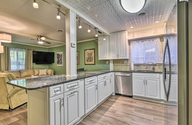 Pet-friendly Taylor Home w/ Backyard Oasis!