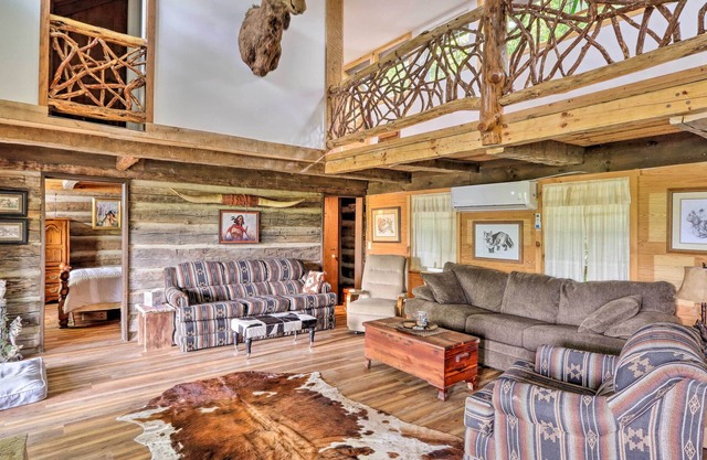 Pet-Friendly Topton Cabin w/ Hot Tub & Game Room!