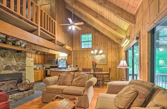 NEW! Pet-Friendly Topton Home w/ Furnished Deck!