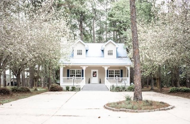 Pet Friendly Cottage Nestled in the Pines with Cozy Fire-Pit