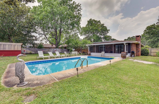 Pet-Friendly Fort Walton Beach Home w/ Pool
