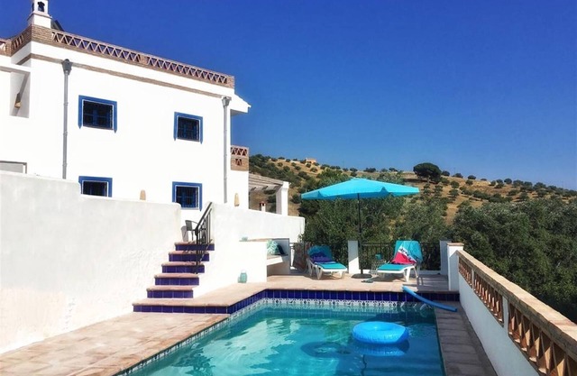 Villa "Algarrobo Azul", avec vue mer, piscine, jardin, climatisation et Wi-Fi. Animaux admis.