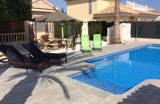 Villa Casa Cuesta avec piscine et jardin, accueillant des animaux domestiques