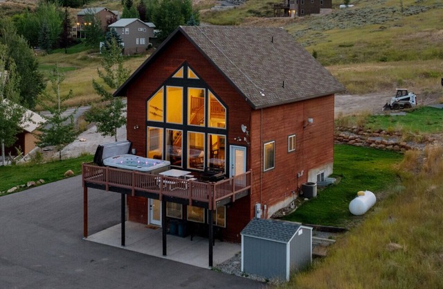 Pet Friendly! Hot Tub! Arcades! Views! Volleyball!