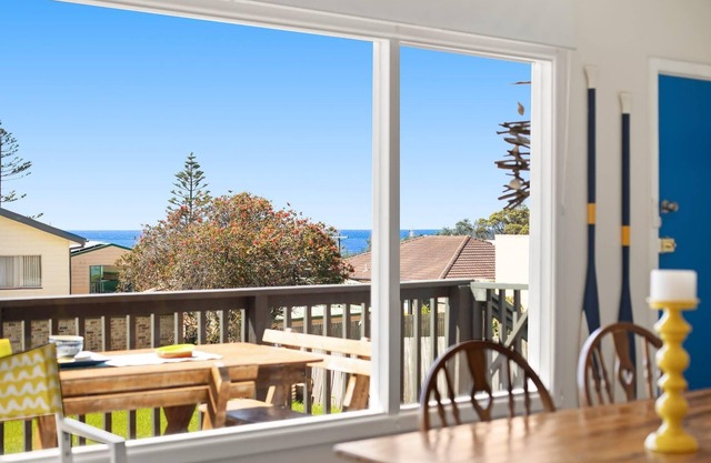 Pet Friendly + Walk to Beach - Surf Cottage @ Tuross Head