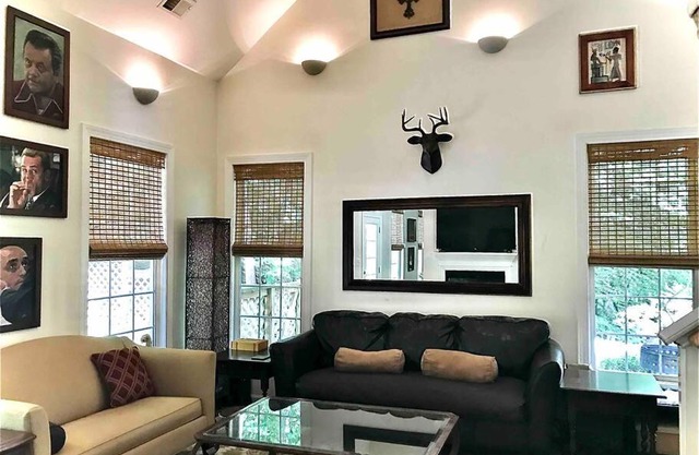 Pet Friendly & Walking Distance to Falls Lake
