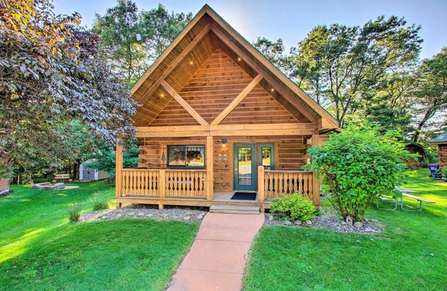 Pet-friendly Warrens Cabin w/ Fire Pit!