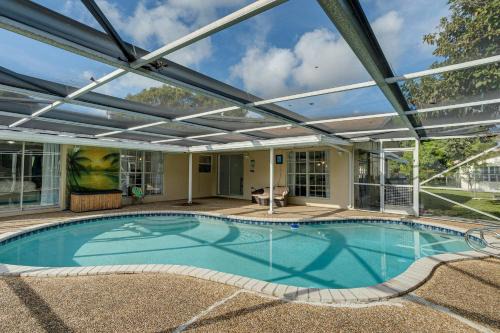 Pet-Friendly West Palm Beach Home with Pool!