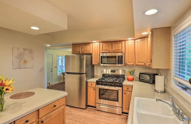 Pet-Friendly Whitefish Bay Getaway w/ Large Yard!