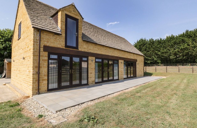 PETALS PATCH, family friendly, with a garden in Lower Slaughter