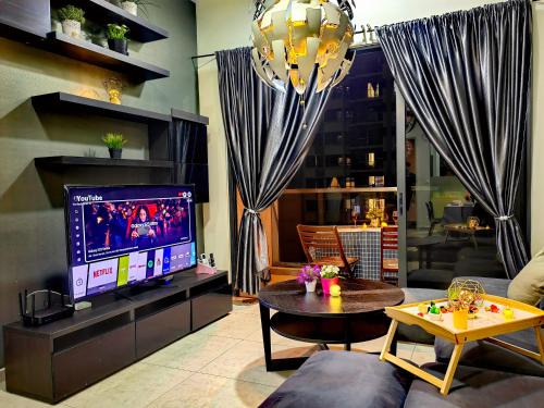 Petalz Luxury Suite 10Pax MID VALLEY OLD KLANG ROAD OUG KLANG LAMA KL
