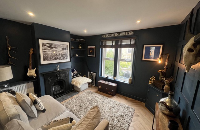 Charming 3-Bed House in Guildford