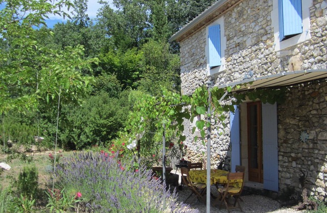 Petite Maison Broche, grand terrain, piscine, vignoble, calme, proche du village