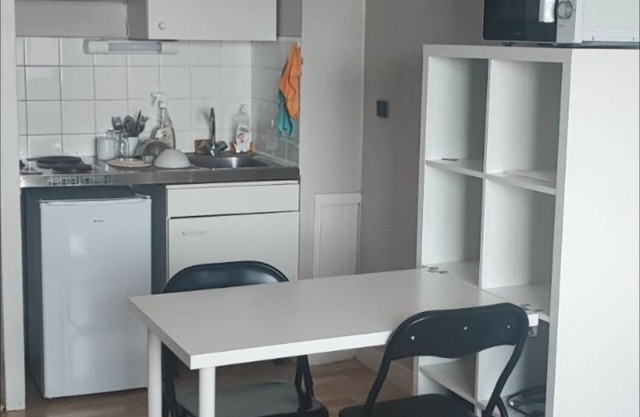 Petit studio simple et calme