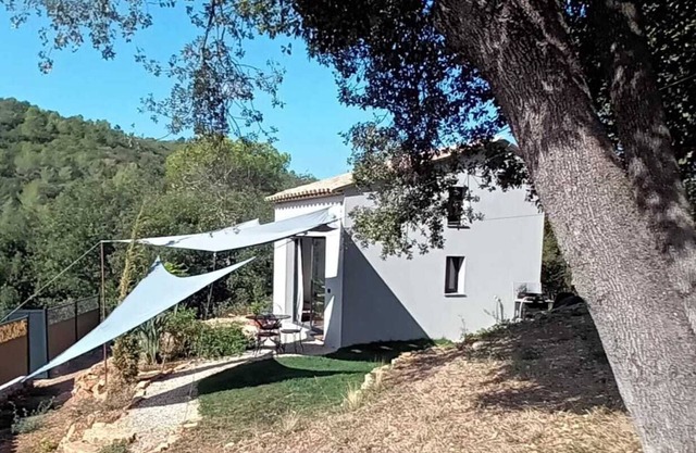 Petite Maison au cœur d'un parc naturel à 10mns de la plage