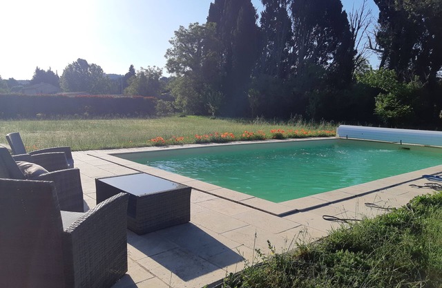 PETITE MAISON DE CHARME AU MILIEU DES CHAMPS A 2 MIN DU VILLAGE