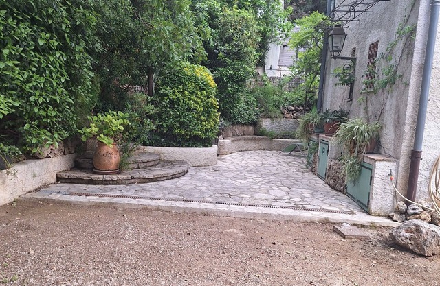 Maison indépendante, calme dans propriété sécurisée, idéale pour vacances d'été.