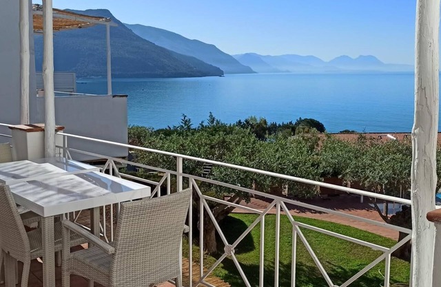 Petrasia- Sea view flat located in the Ruve Bianche Residence with swimming pool and private beach