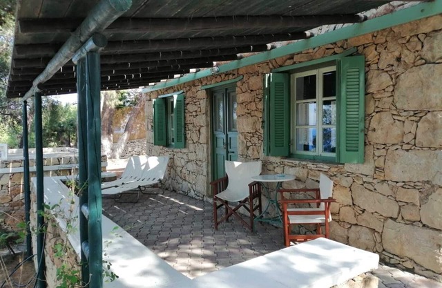 petrino1 - maison traditionnelle en pierre