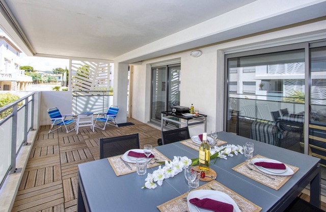 Pètro, 100 m de la plage, terrasse, clim, parking