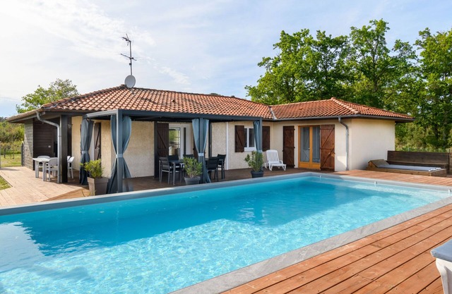 Petrocq by Interhome