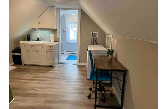 Free Laundry, Attic Apartment - Cute and Clean.