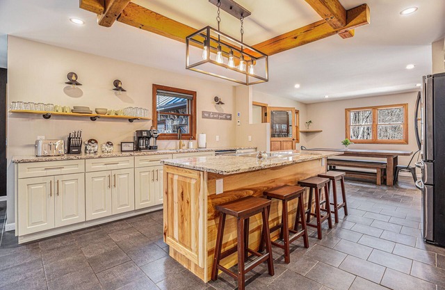 Pet Friendly | Privacy | Games| Hot Tub | Fire Pit