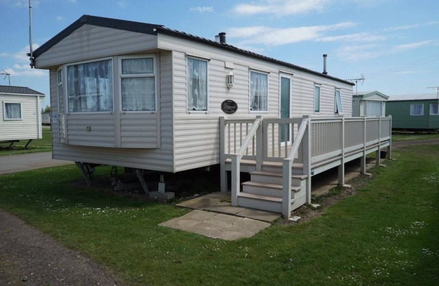 Lyntons 3 Bedroom Caravan