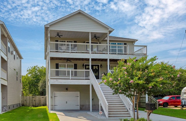 Pets Welcome! Large 4 Bed Beach View Privately Own/Operated