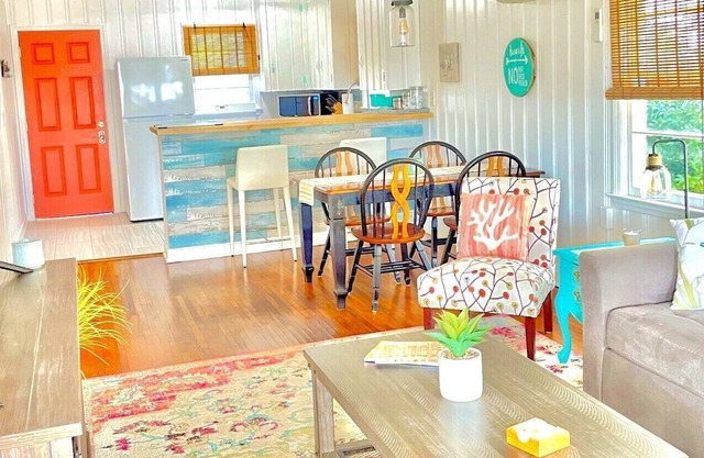 Pets ❤️ Welcome Renovated Modern Rustic Beach Cottage Upstairs w/ 🌊 Ocean View