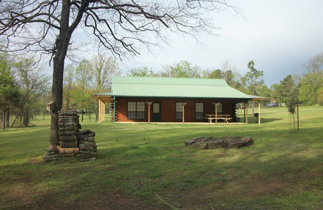 Pettit Mtn. Ranch Log Cabin sur Gated 37 acres près de la baie de Pettit et le lac Tenkiller
