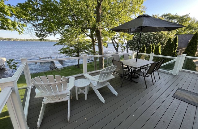 Pewaukee Lake House Rental with Pier, 4 Bedrooms 2.5 Baths - Family Friendly