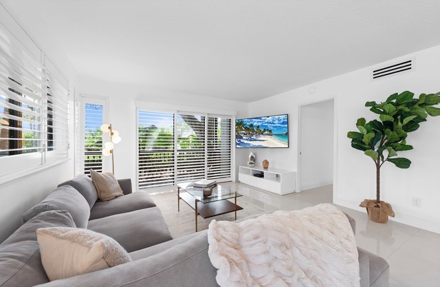 PGA National Private Entrance Condo - Newly Renovated
