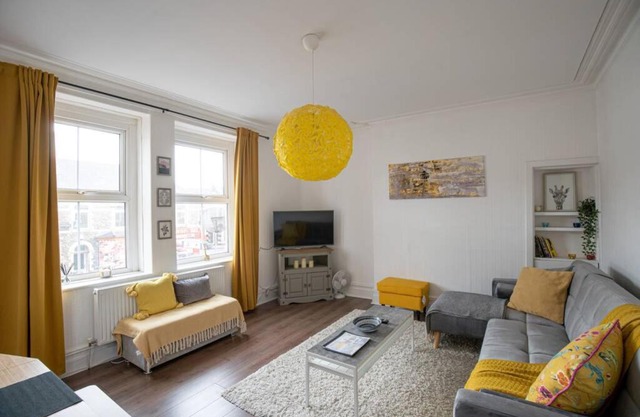 Phenix Central - Huge 3 Bed, Super Equipped Apartment.