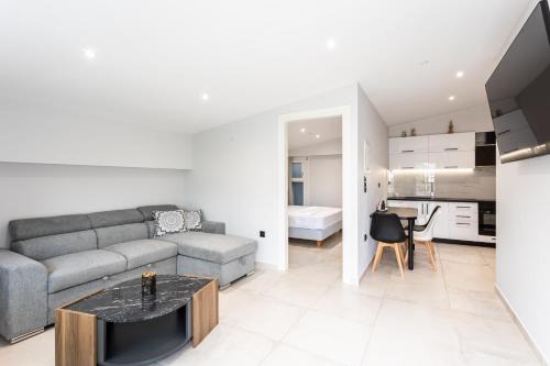 Phoenix, Garden View in Kalamata B2