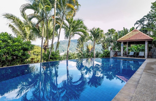 Phuket: luxueuse villa avec piscine vue sur mer