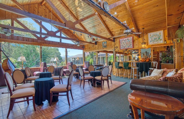Piazza's Pine Cone Inn
