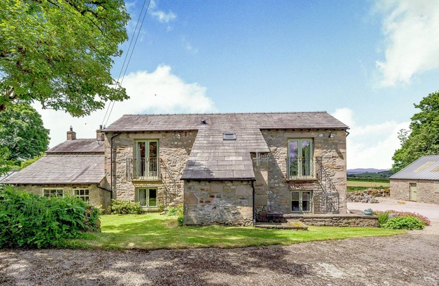 Pickle Barn, HUTTON ROOF